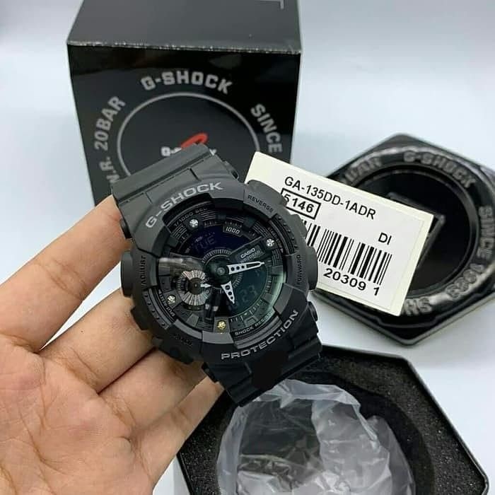 Đồng hồ nam Casio G Shock GA-135DD-1ADF Dây Nhựa Màu Đen - Mặt Đính Đá Kim Cương