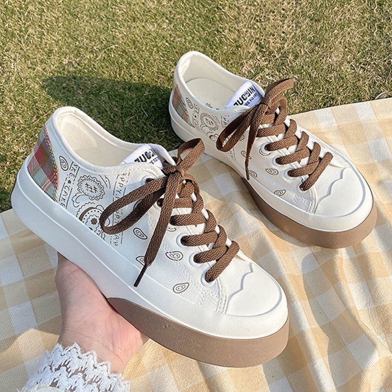 Giày thể thao nữ đế bằng kiểu dáng basic, giày sneaker  phối hoạ tiết đáng yêu kiểu dáng học sinh yêu thích | BigBuy360 - bigbuy360.vn