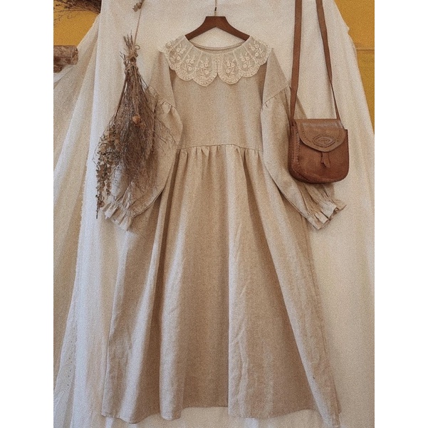Đầm cổ ren Gà Vintage tay phồng