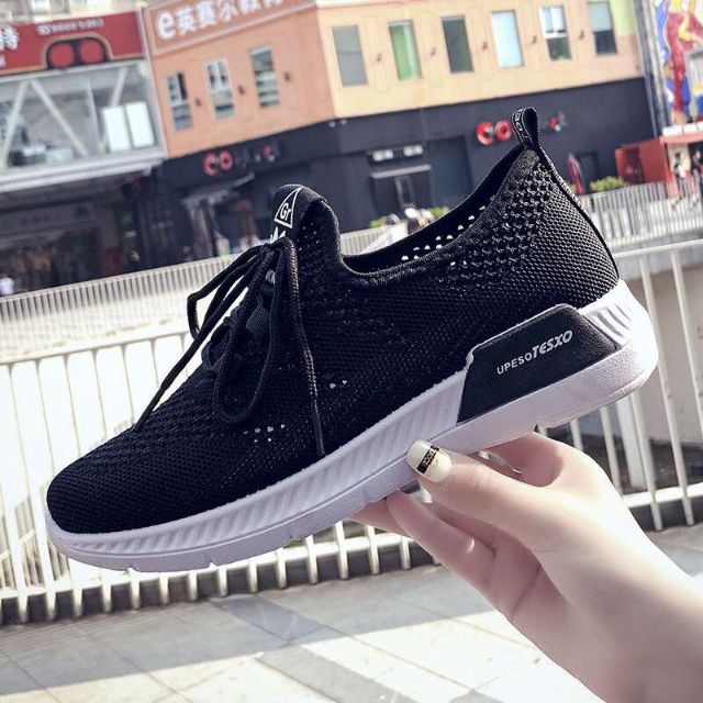 Giầy thể thao nữ 3 màu trắng đen và hồng