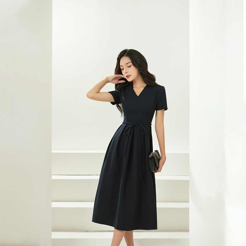 Váy cổ tim dáng xòe xếp ly MyAnn Miana Crep, màu xanh navy thanh lịch, chất crep suôn cao cấp, mặc thoáng