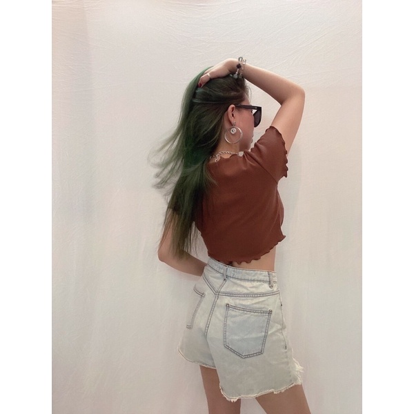 áo thun crop lững cổ V