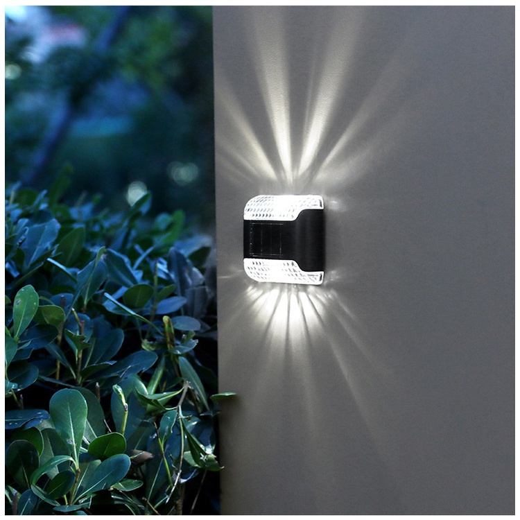 Bộ 4 Đèn LED Năng Lượng Mặt Trời Chống Thấm Nước Trang Trí Cầu Thang Sân Vườn