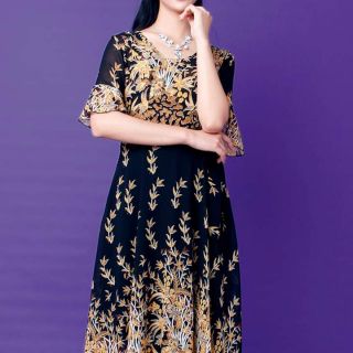 Đầm hoa den