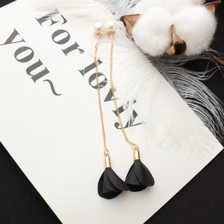 Khuyên tai hoa kiêu kỳ