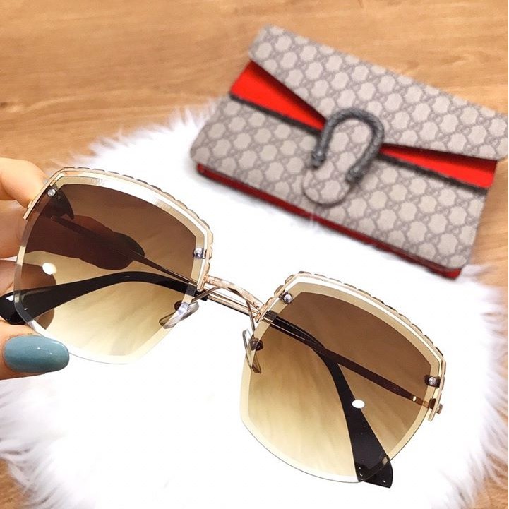 kính mát nữ thời trang mặt khoan cao cấp chống uv ,chống tia cực tím tặng túi đựng kính và khăn lau
