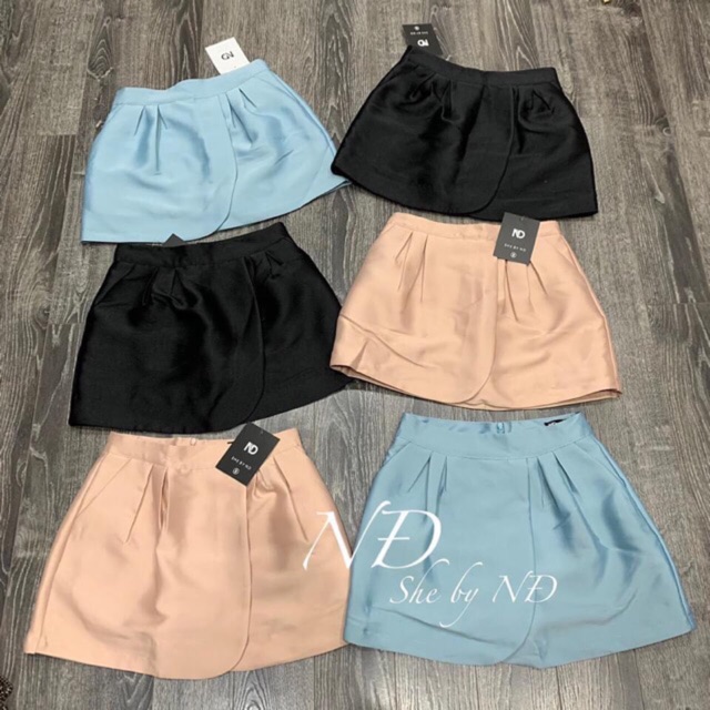 Áo dập ly cổ bèo + chân váy tacta