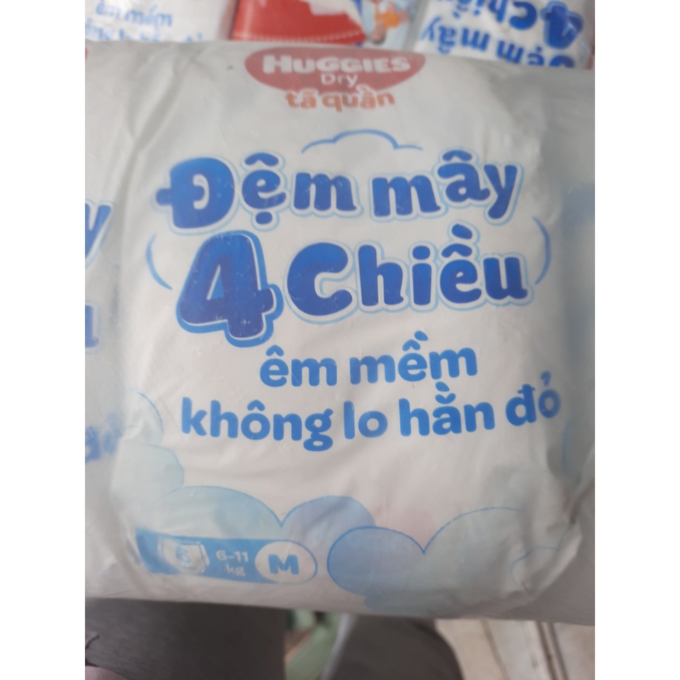 Tặng 1 con gấu bông---Tã quần Huggies Jean phiên bản đệm mây :M50 miếng- Tặng 1 con gấu bông