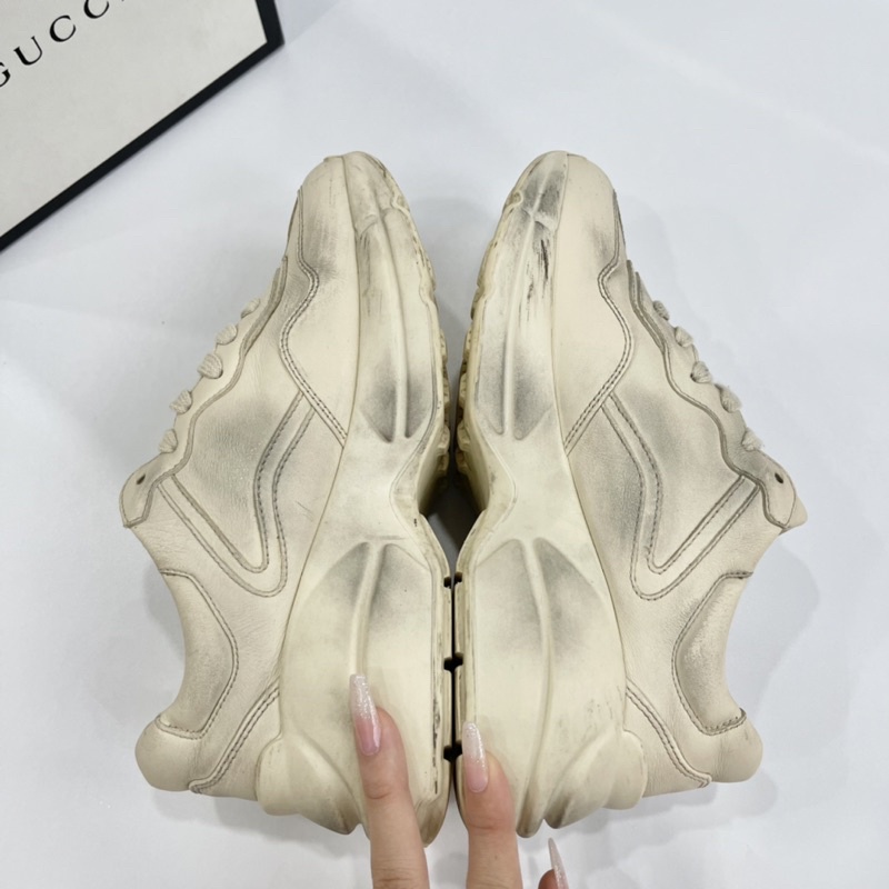 Giày thể thao Gucci hình môi size 35.5