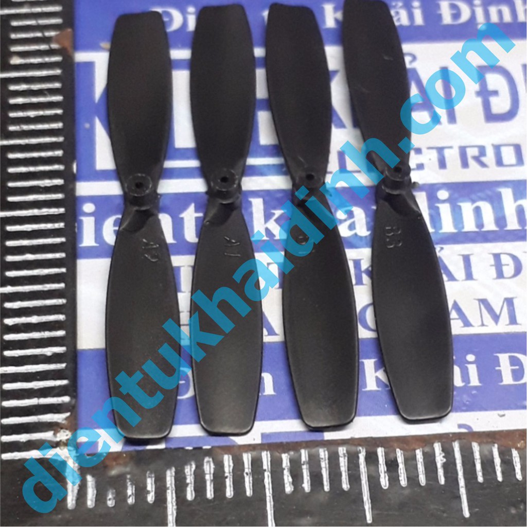 combo 4 cánh quạt 2 cánh 60mm, trục 1mm, màu đen, 2 thuận 2 nghịch kde4950