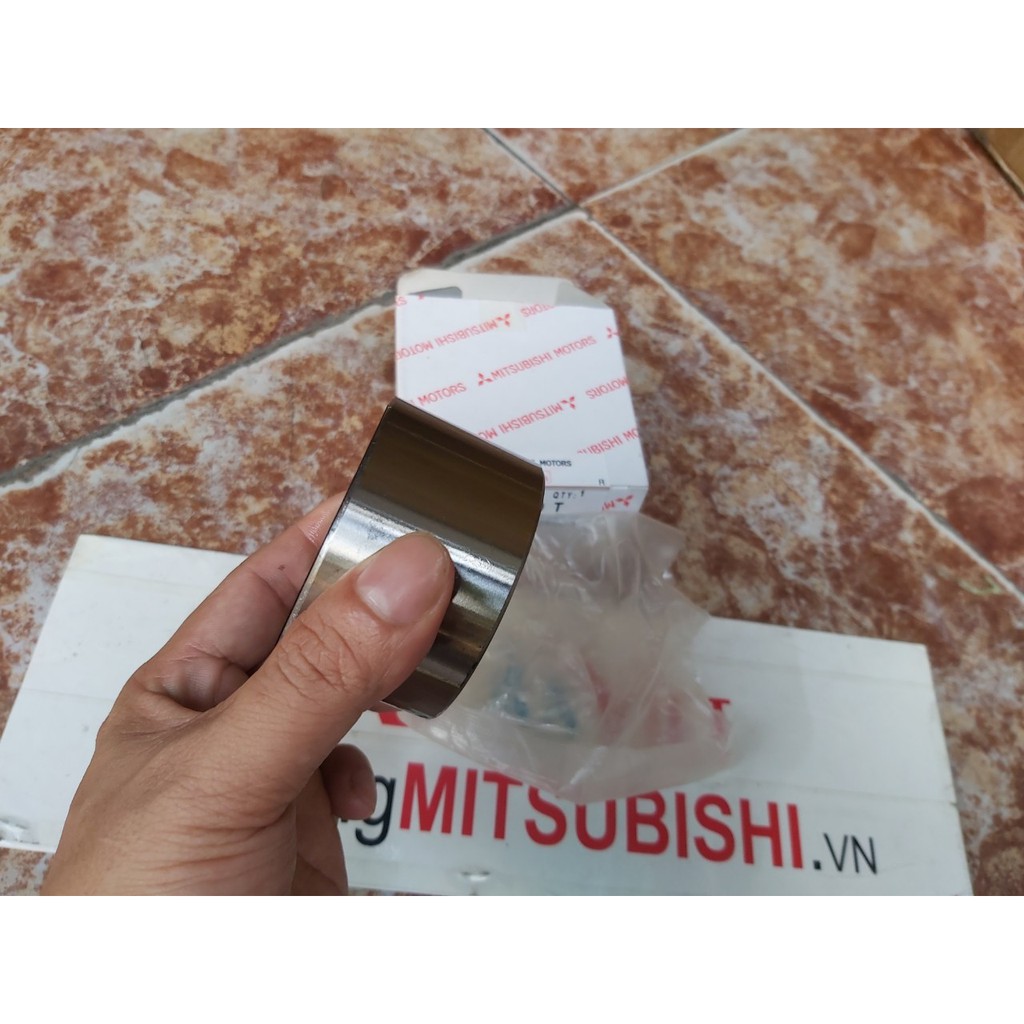 Bi moay ơ trước xe Mitsubishi Attrage và Mirage