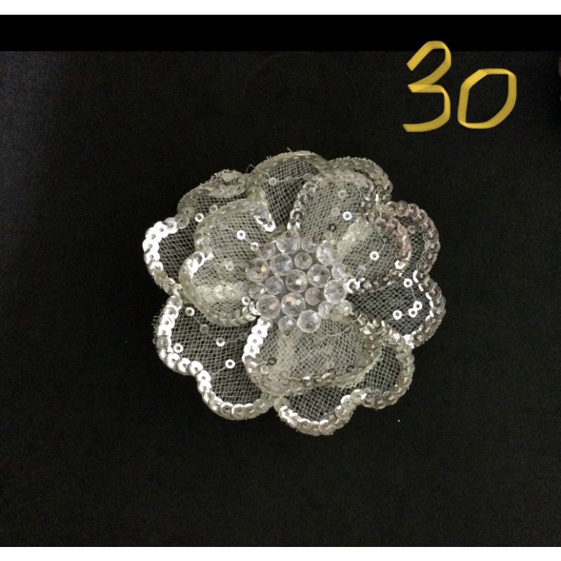 Cài áo kết cườm, vảy hạt siêu đẹp