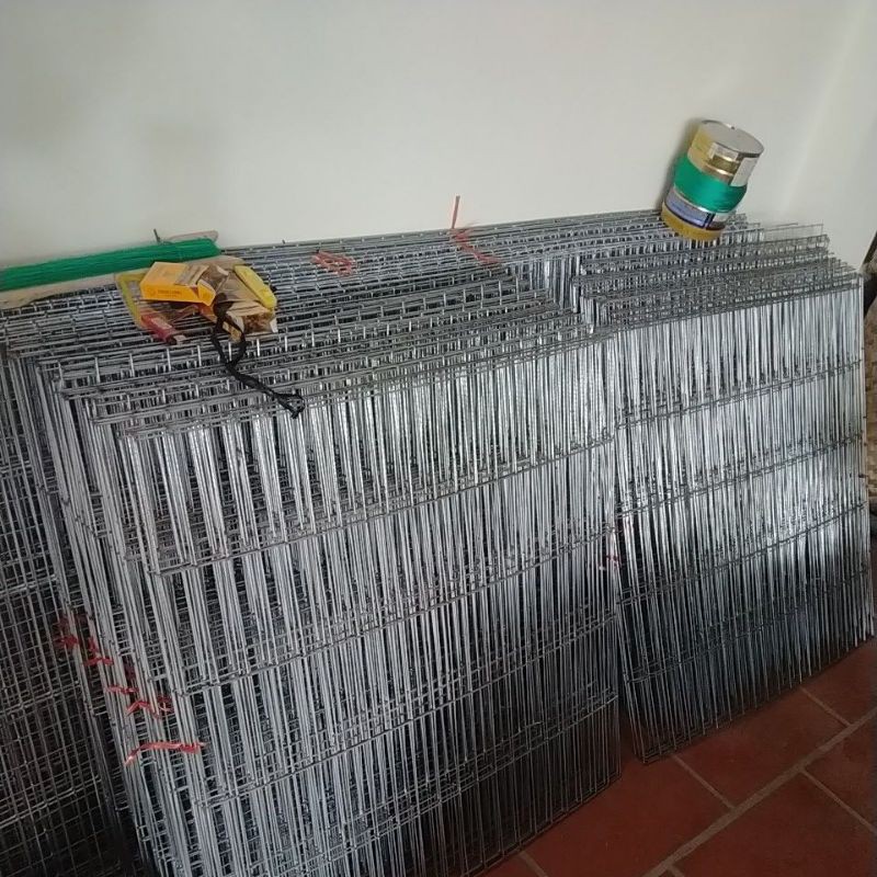 2 chiếc lồng gà 80×80cm