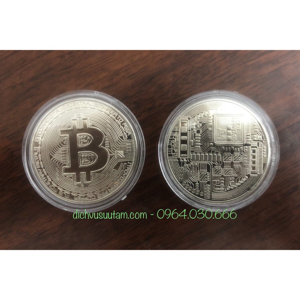 Đồng tiền ảo Bitcoin màu bạc kèm hộp đựng