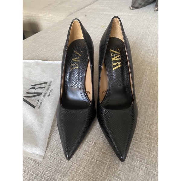 Thanh lí 2 đôi giày Z.A.R.A size 37