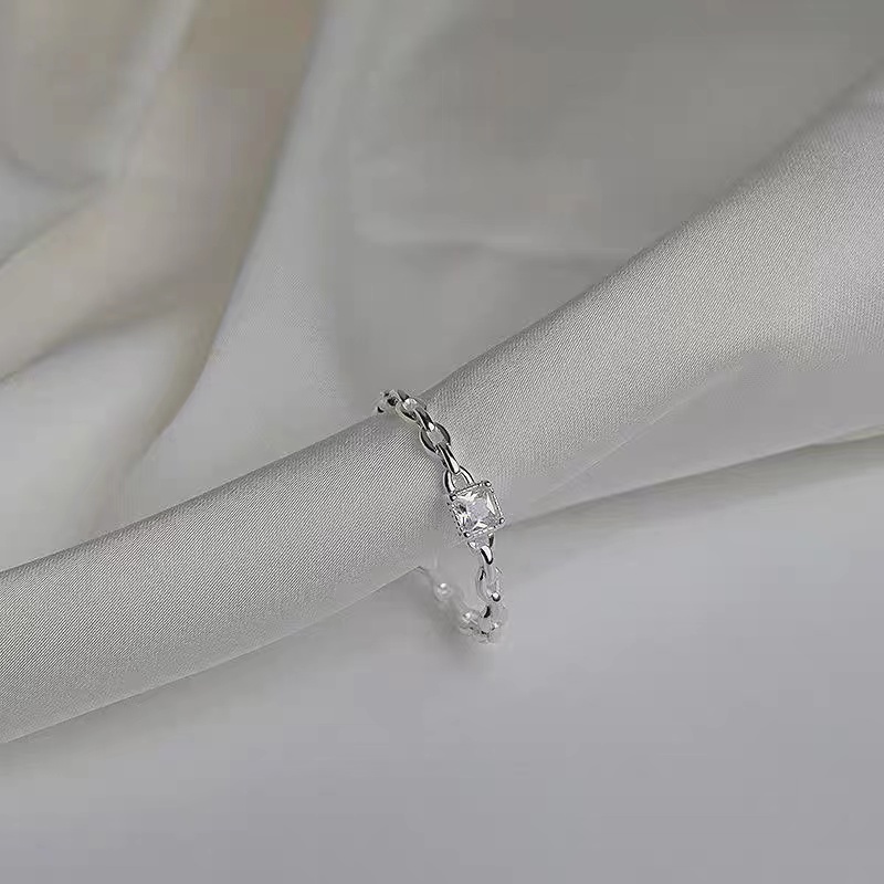 Nhẫn Hở Đính Kim Cương Hình Vuông Cao Cấp Có Thể Điều Chỉnh
