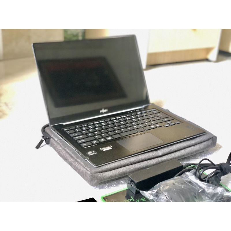 Laptop Fujitsu core I5 3437U đẹp mỏng sang trọng. học online làm việc cực ngon