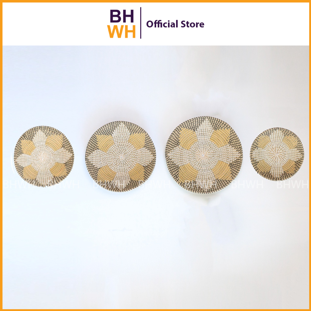 Đĩa cói hoa vàng nâu BHWH. Dùng để đựng trái cây, làm mâm ngũ quả, trang trí tường phòng khách, nhà hàng, khách sạn
