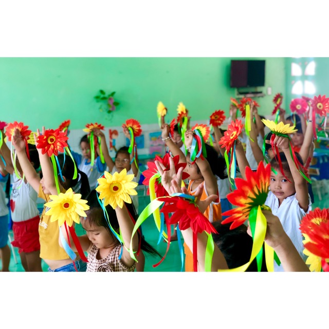 Hoa múa sân trường