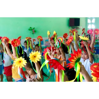 Hoa múa sân trường
