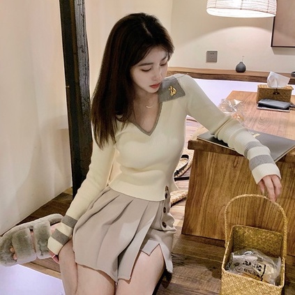 Áo len tay dài cổ chữ V