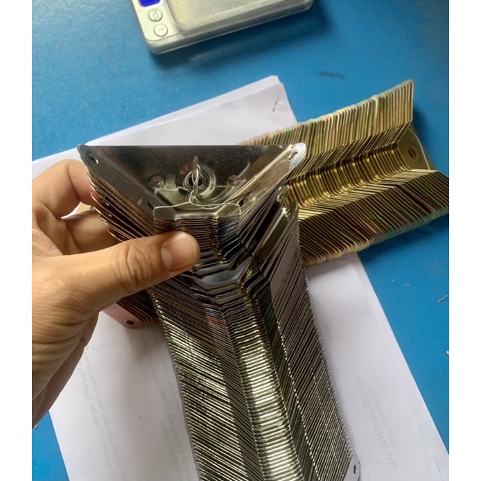 100 Ke góc 3 mặt  bằng inox treo tủ nhôm nội thất, gỗ công nghiệp