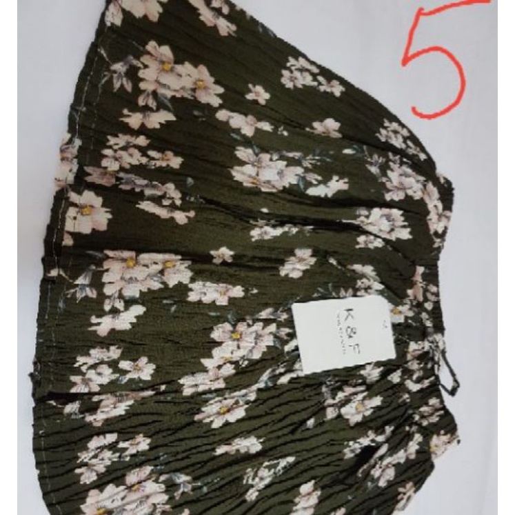 Quần váy dập ly hoa nhí nhiều màu | BigBuy360 - bigbuy360.vn