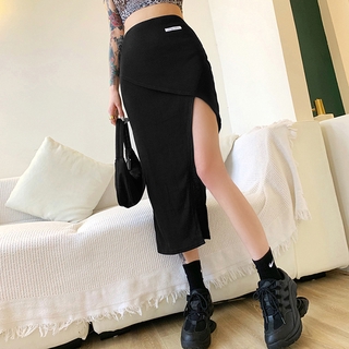 Chân váy midi xẻ tà phong cách thời trang quyến rũ dành cho phái đẹp