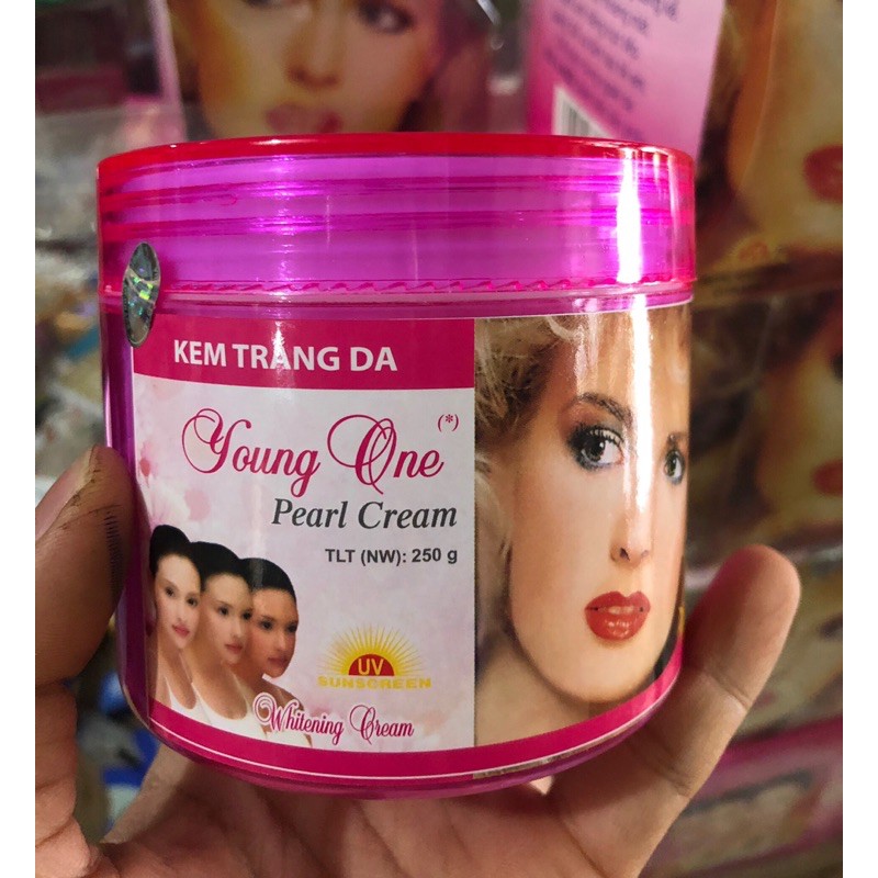 Kem Dưỡng Trắng Da Cô Gái Tóc Xù Young One Lami 250g