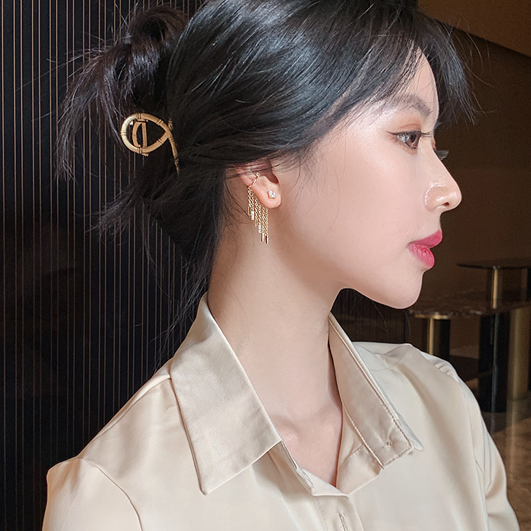 Bông tai dáng dài kiểu dáng độc đáo dành cho nữ