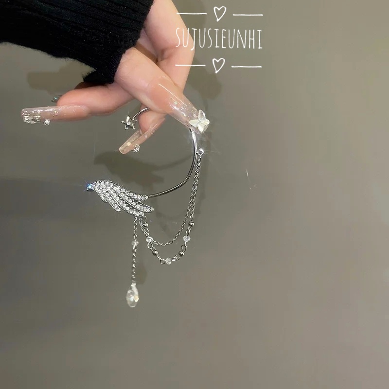 Khuyên tai cài vành hình cánh màu bạc tua rua sang trọng