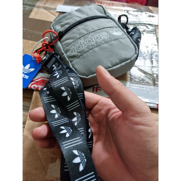 Túi đeo chéo mini Adidas - HÀNG AUTH MUA TẠi MỸ