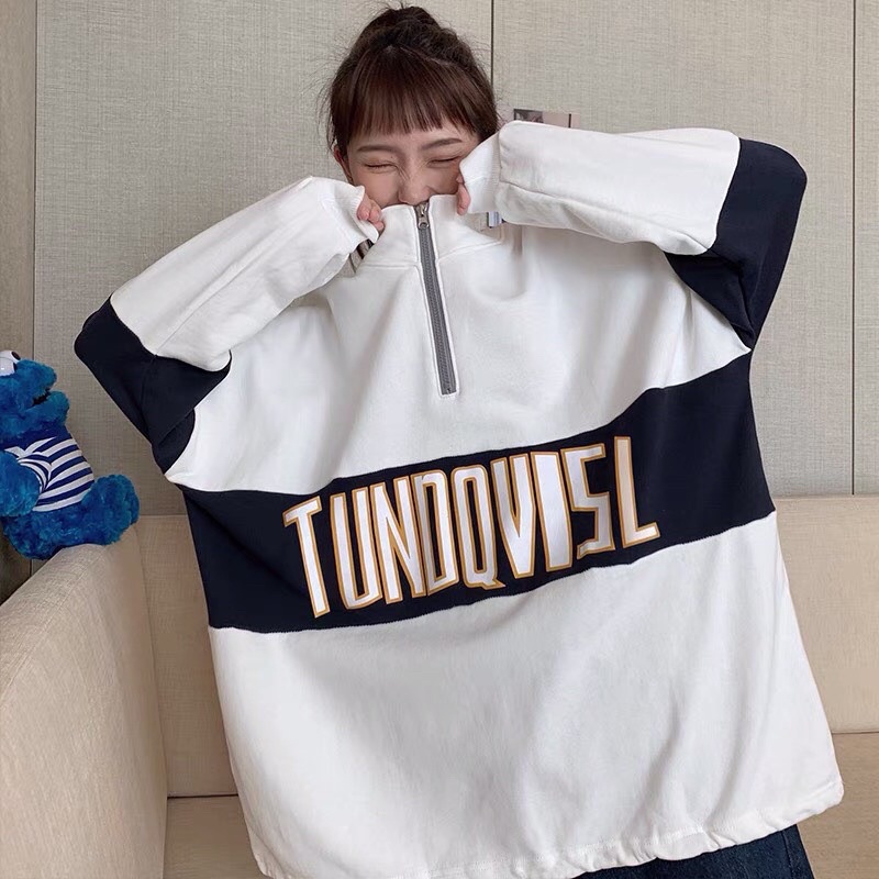 Áo sweater phối chữ TUNDQVISL cổ khoá kéo form rộng unisex