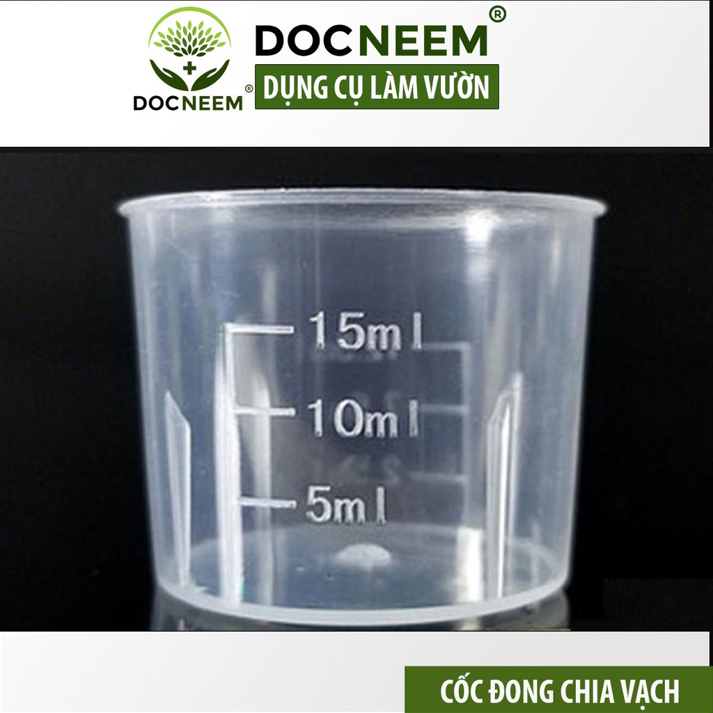 Dụng cụ cốc đong dầu neem và phân bón DOCNEEM trong làm vườn, có chia vạch chính xác, phun trị bệnh, trên hoa hồng 15ml