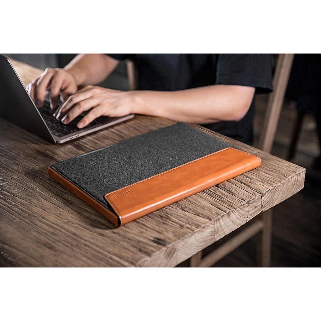 TÚI CHỐNG SỐC TOMTOC (USA) PREMIUM LEATHER FOR MACBOOK PRO 13″ NEW/AIR 13″ 2018 GRAY – H15-C02Y - HÀNG CHÍNH HÃNG