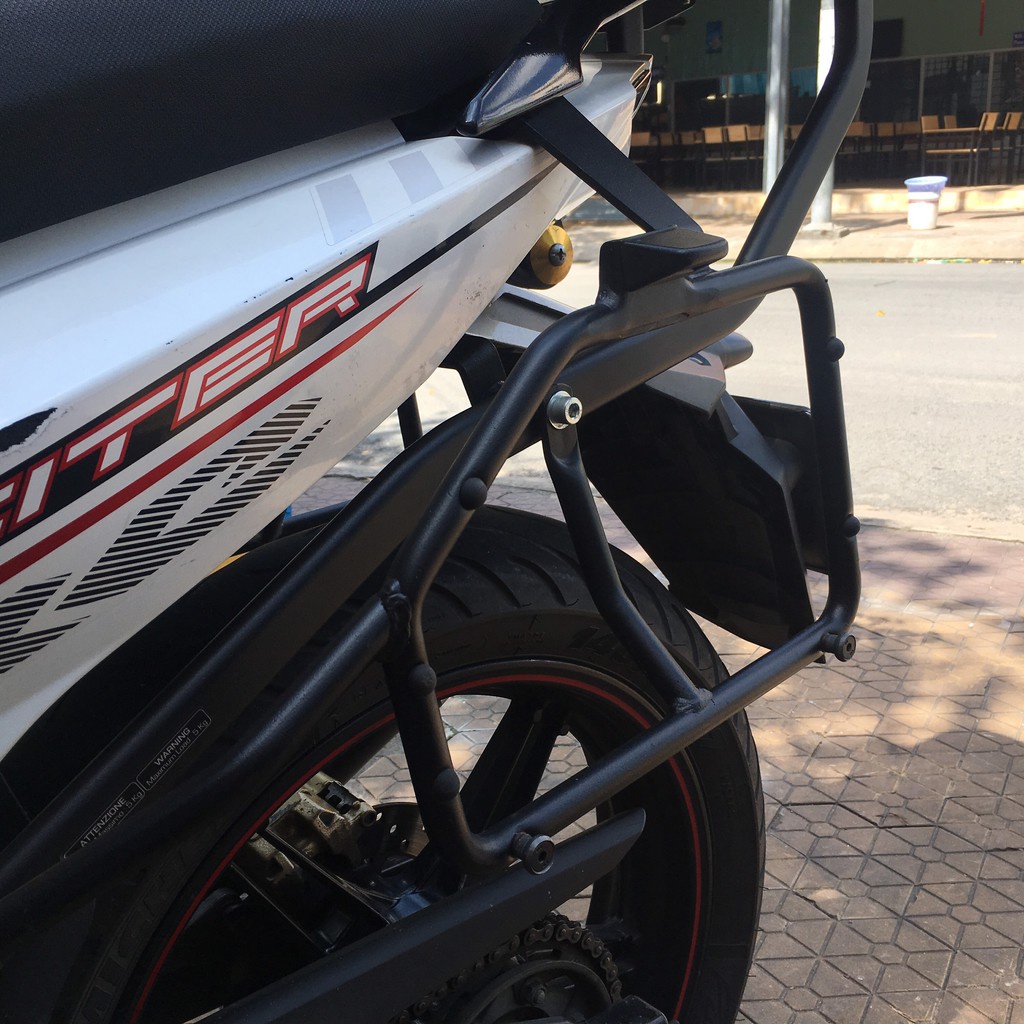 Baga hông Givi SBL Exciter 150 chịu lực cao gắn được thùng sau Givi chính hãng