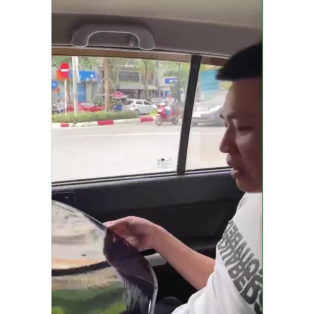 Tấm che nắng cánh cửa ô tô