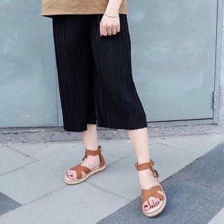 Sandal su đế đúc