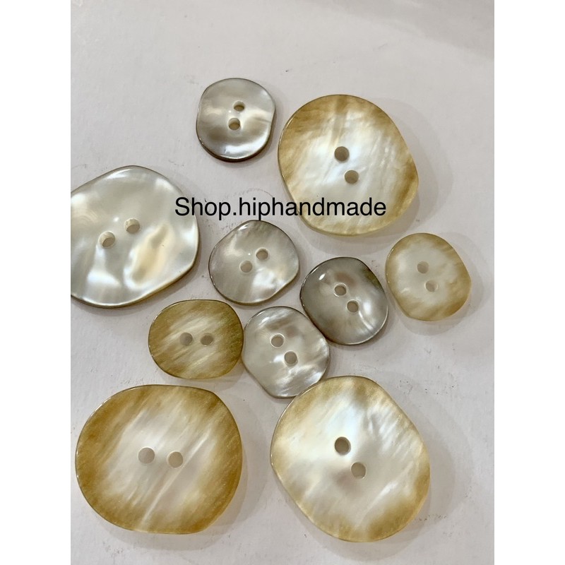 Nút vest cừ lạ mắt
