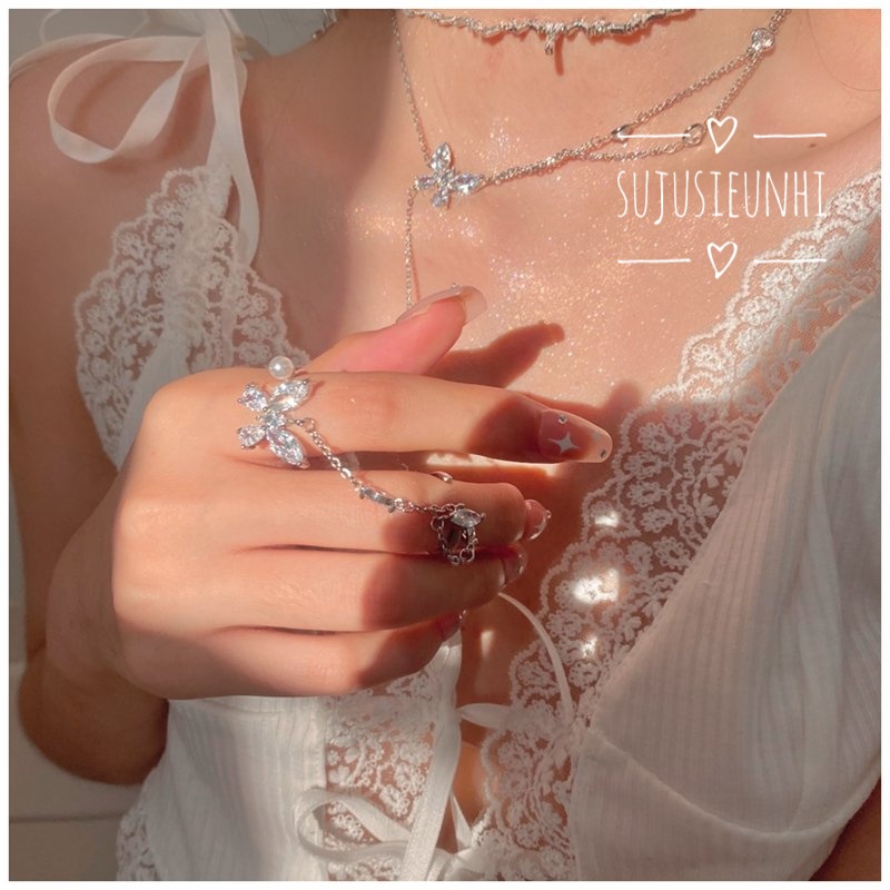 Set 2 nhẫn dây liền đính đá và ngọc nhân tạo hình bướm sang chảnh