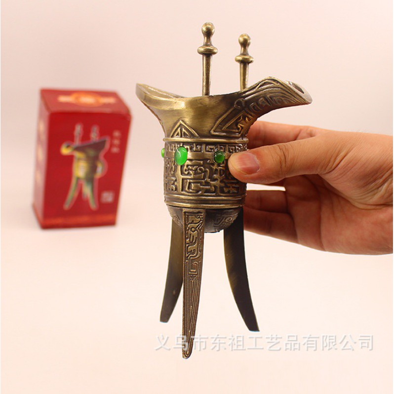 Ly rượu 3 chân giả cổ thời Tần Thủy Hoàng màu đồng