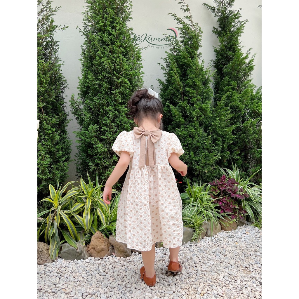 Váy babydoll chấm bi hở lưng chất liệu đũi xốp cao cấp (KM22-VA217) Kakummi