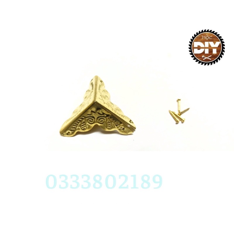 kèm đinh. Set 4 cái bịt góc hộp vuông 25mm. ( Vàng, đồng cổ điển )