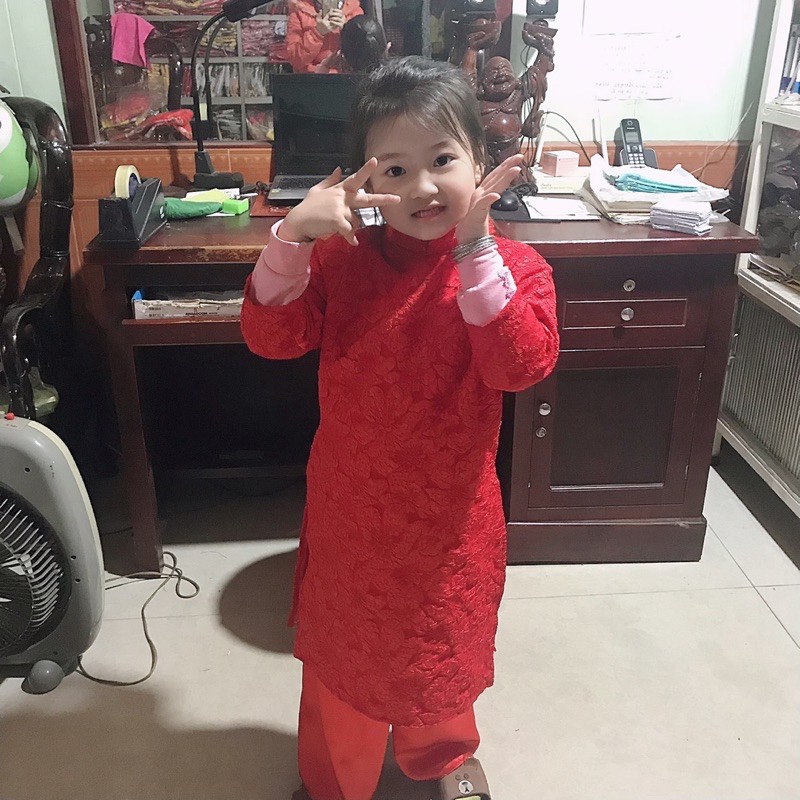 Áo dài cách Tân kèm váy mẹ và bé gái