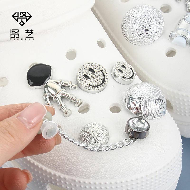 crocs sticker Nút trang trí giày lỗ DIY tiện lợishoes sticker Accessories Stickers Sandals Shoe Decoration