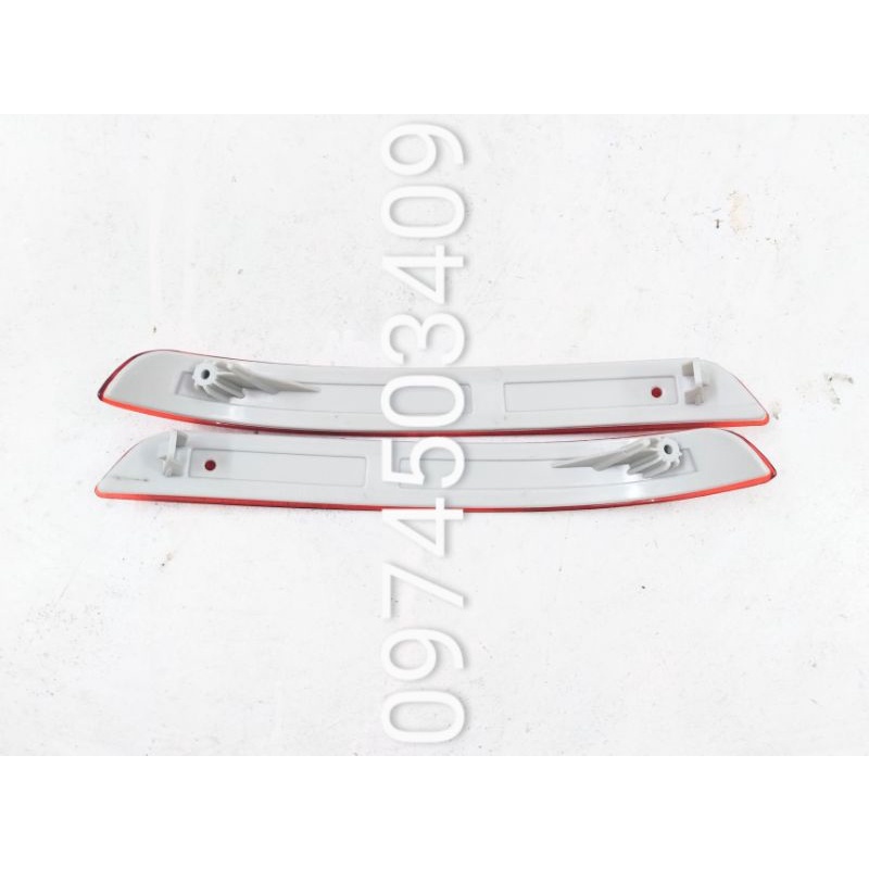 Đèn phản quang gắn cản sau Innova đời 2017 đến 2020