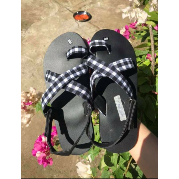Sandal quai chéo sọc caro