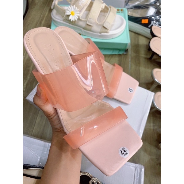 Guốc quai trong mica hồng