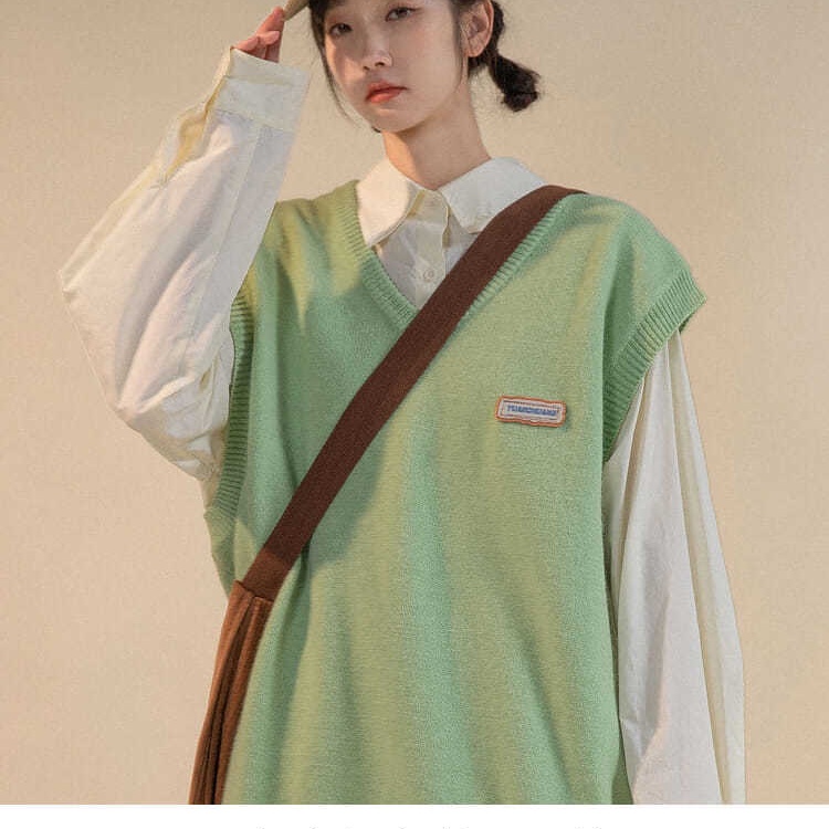 Bộ áo sweater không tay và áo sơ mi tay dài phối màu nhã nhặn cho nữ