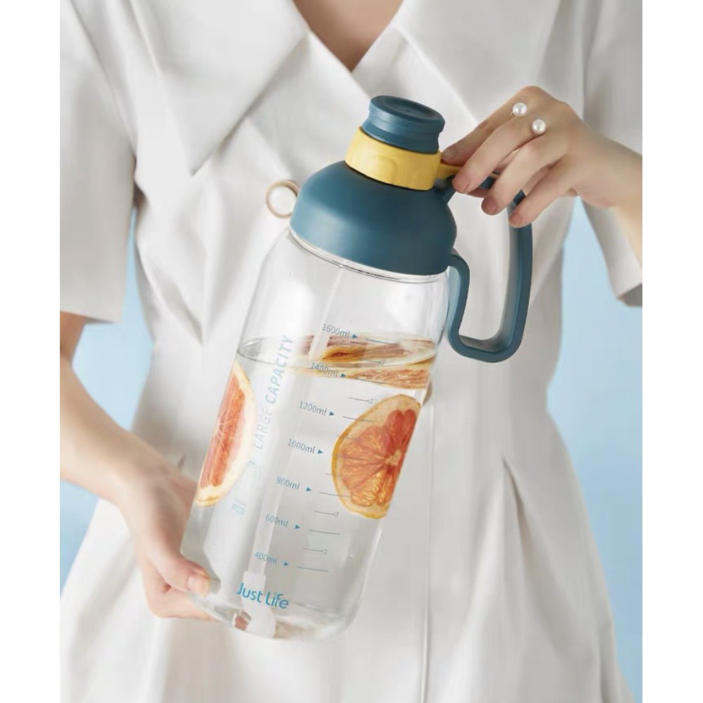 Bình Đựng Nước Sports Cup Phong Cách Thể Thao Có Ống Hút Và Dây Đeo Tiện Lợi 1800ml